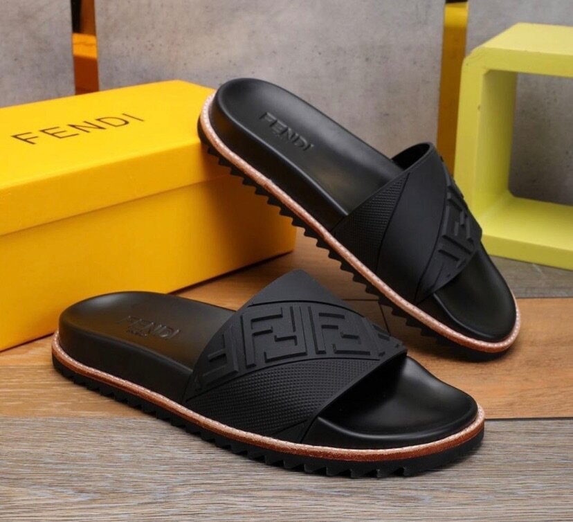 Les chic chaussures sont disponibles