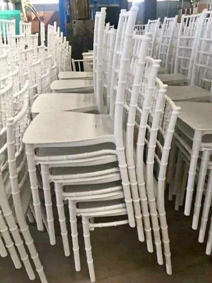Chaises Chiavari empilables