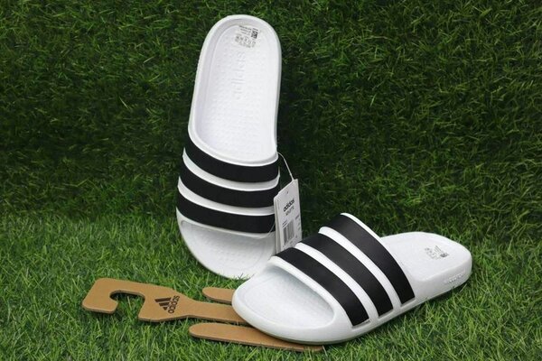 Claquettes authentique Adidas