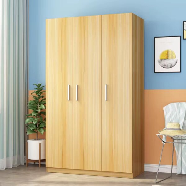 Armoire en bois trois portes