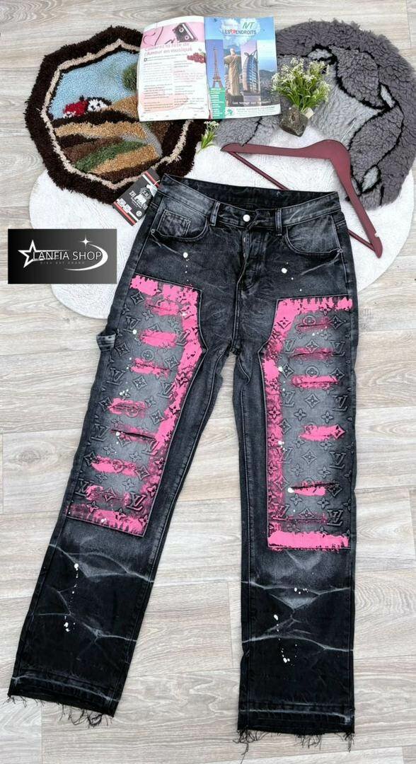 Jean graffiti déchiré