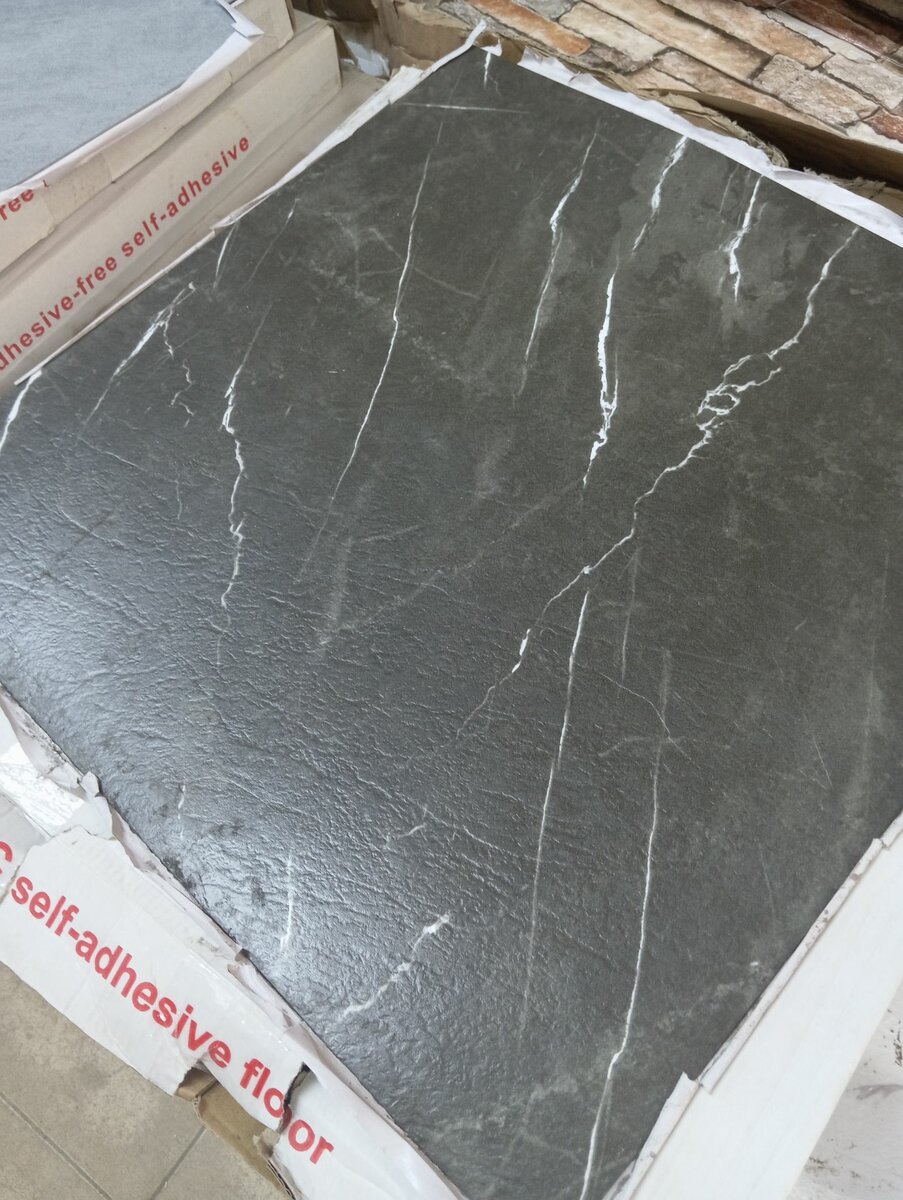 Papier peint ( TAPIS ) SOL collant 45cm x 45cm