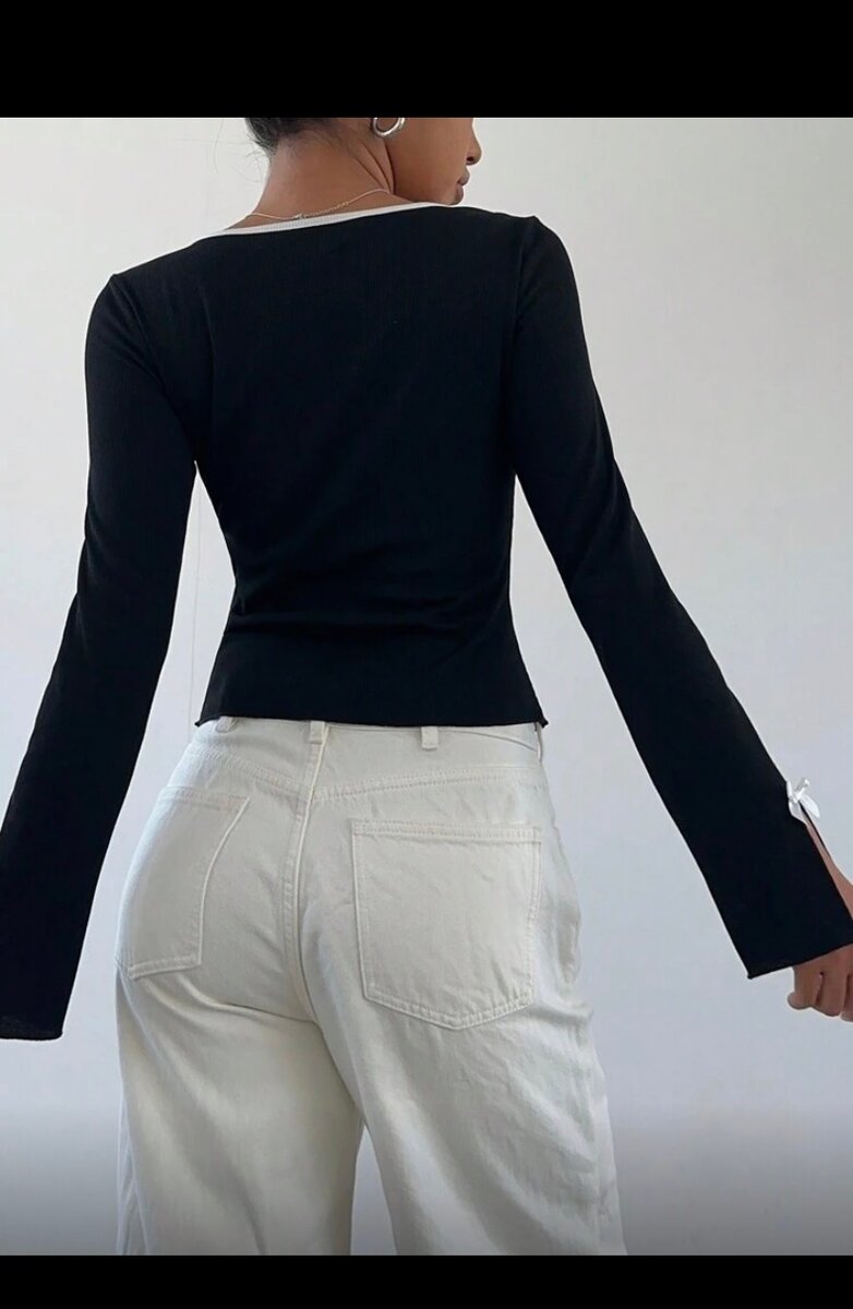 Top noir élégant avec nœuds