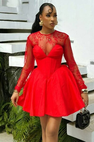 Robe rouge courte en dentelle pour femmes