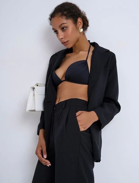 Классические женские костюмы