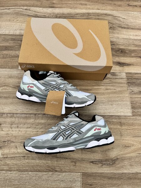 Chaussures de course ASICS élégantes