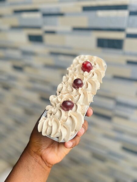 Gâteau à la crème et raisins