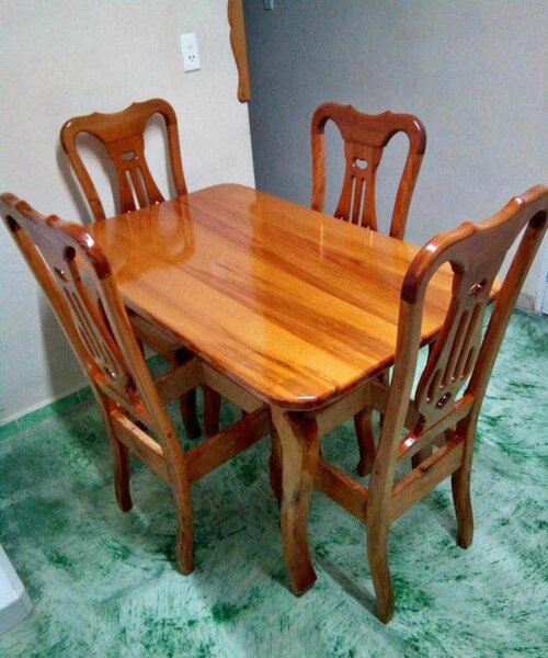 Ensemble table et chaises en bois