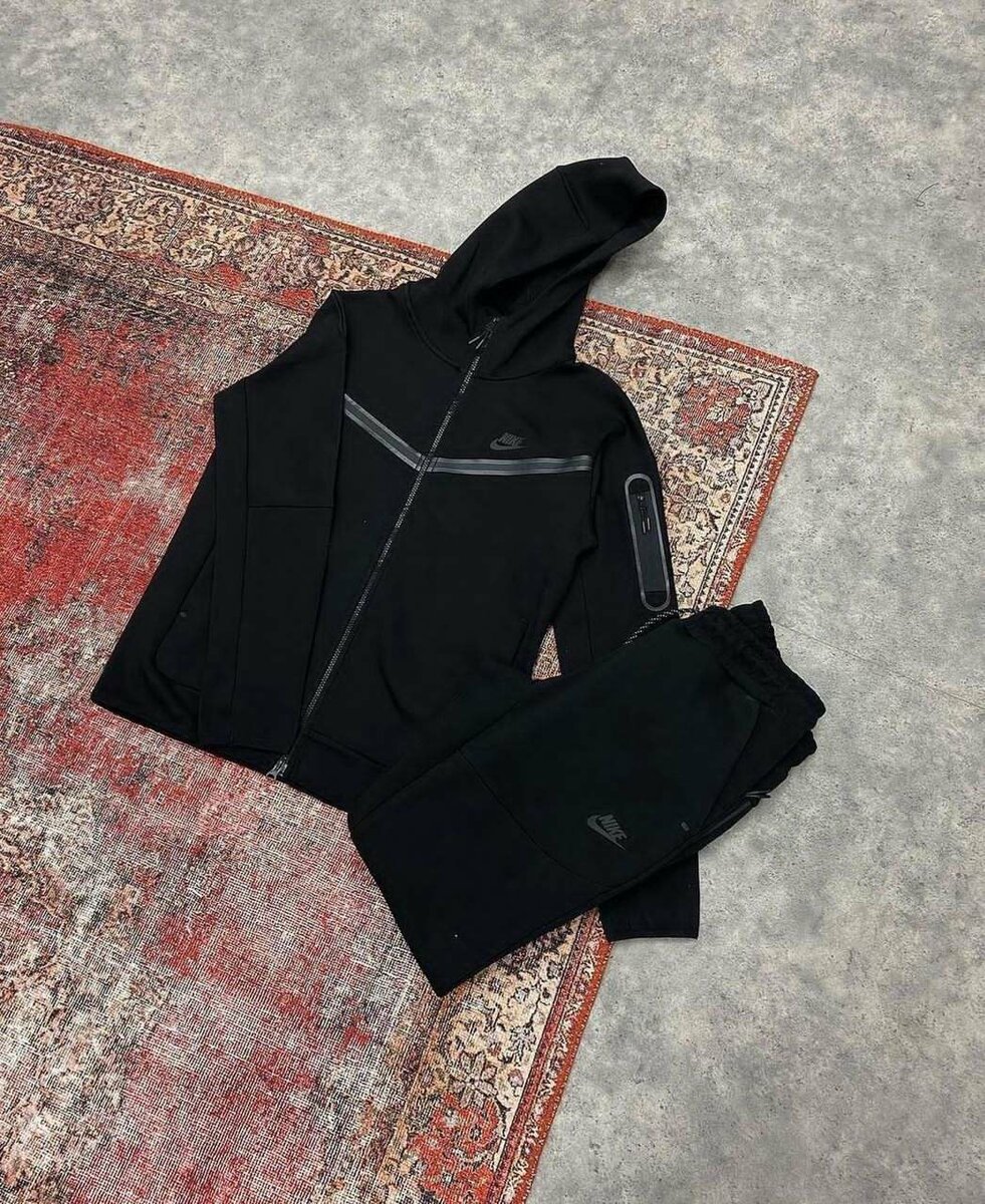 NIKE TECH FLEECE