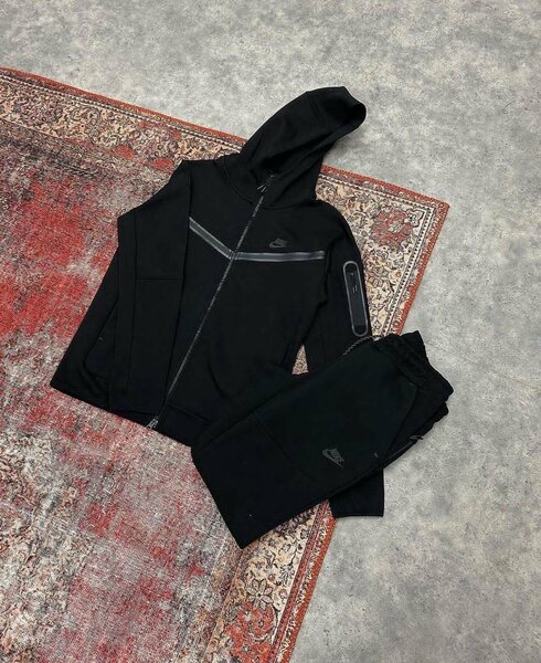 NIKE TECH FLEECE