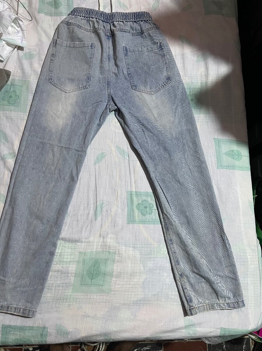 Jean décontracté à motifs croix