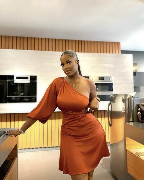 Robe asymétrique élégante