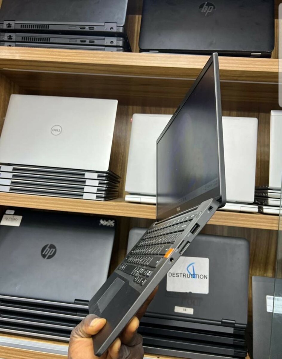 Dell Latitude 7400