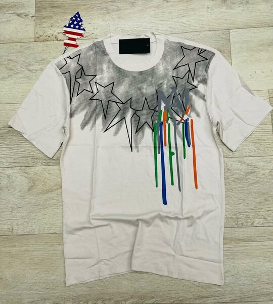 T-shirt stylisée moderne