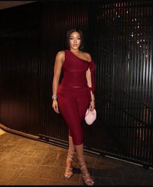 Combinaison rouge élégante pour femme