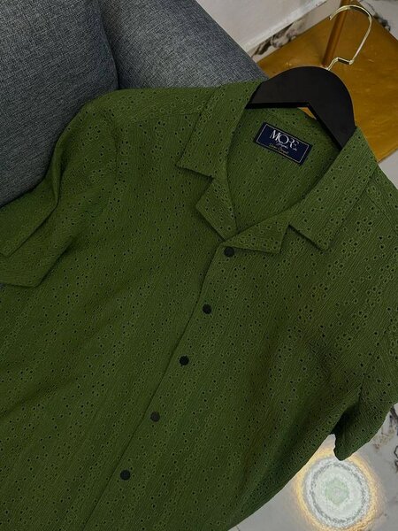 Chemise verte en broderie anglaise pour homme
