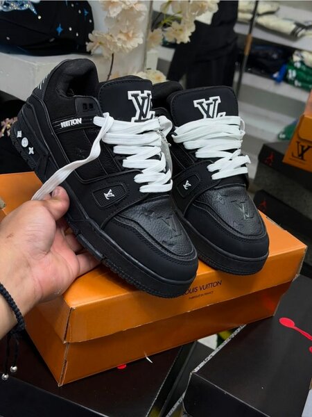 Chaussures Louis Vuitton noires pour homme