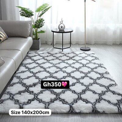 Fluffy patterned carpet