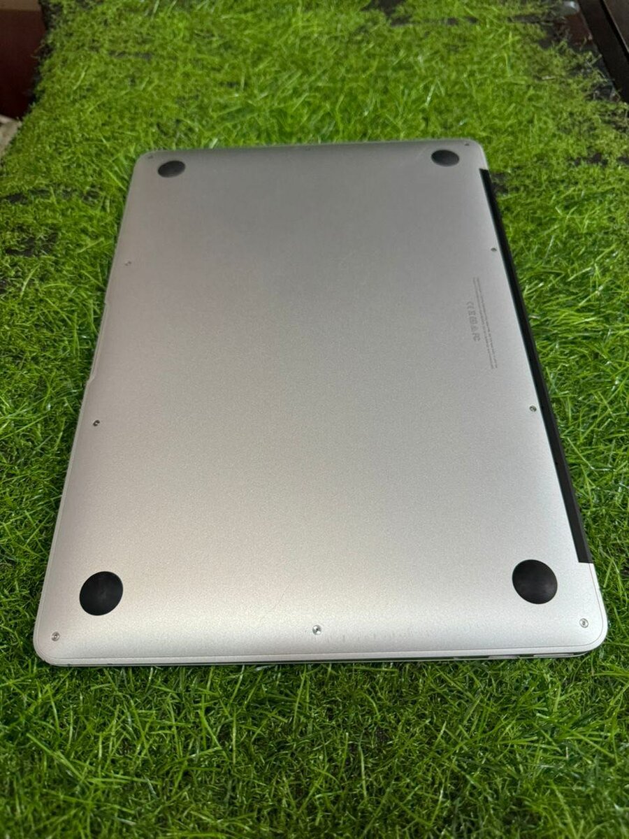 2017 MacBook Air Ram 8GB Intel Core i7 ssd 256GB NEAT