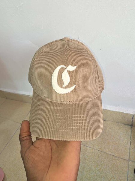 Casquette beige en velours côtelé