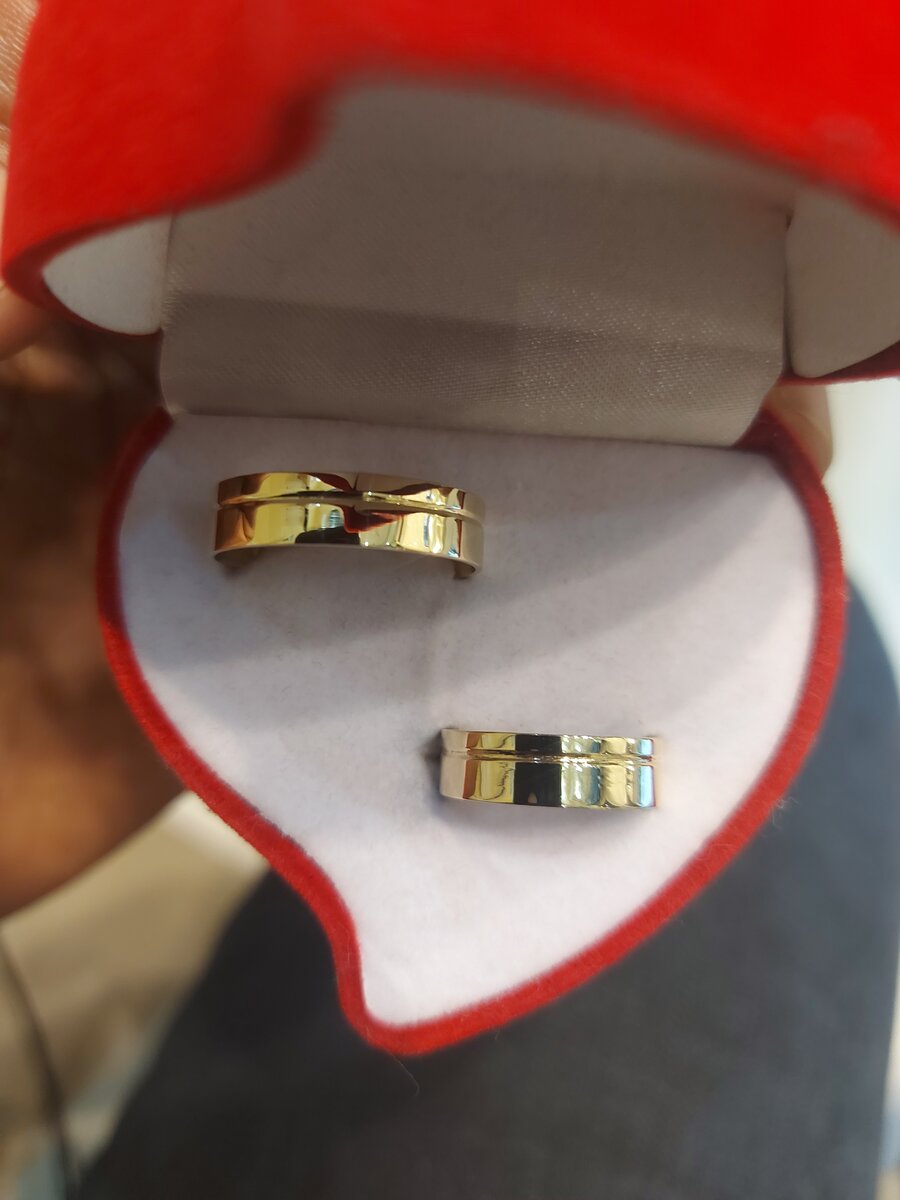 Anneaux de mariage en or élégants