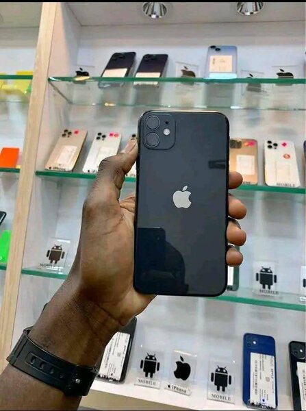 iPhone 11 noir 64Go