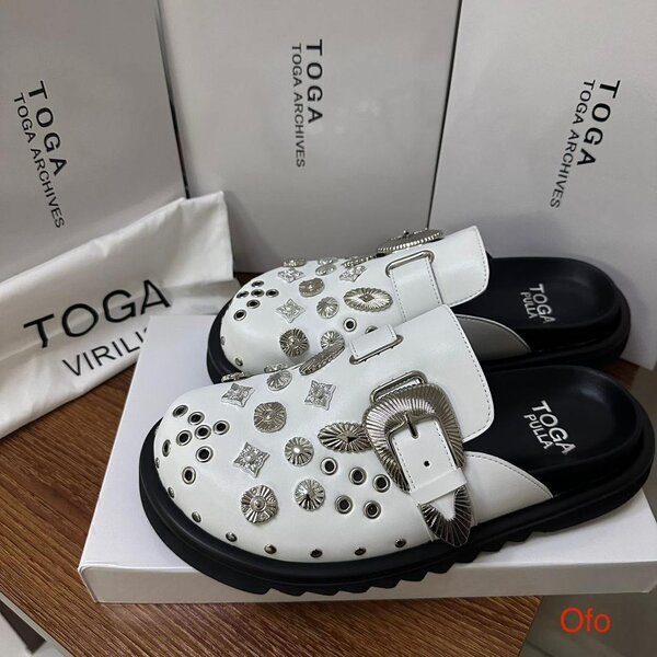 Mules Toga cloutées stylées