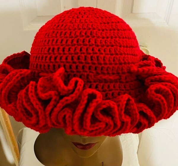 Chapeau crocheté à volants