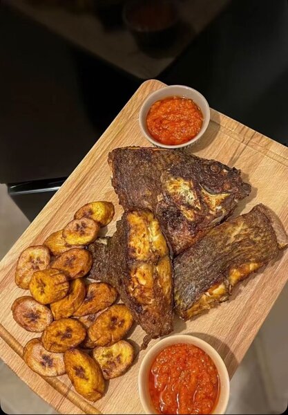 Poisson grillé et plantains