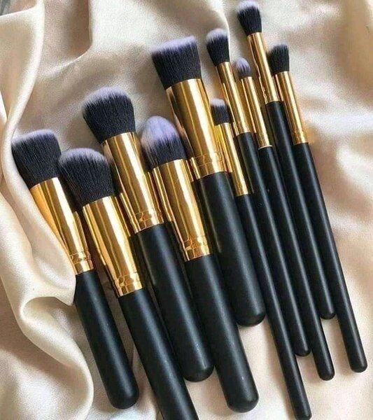 Makeup brushes