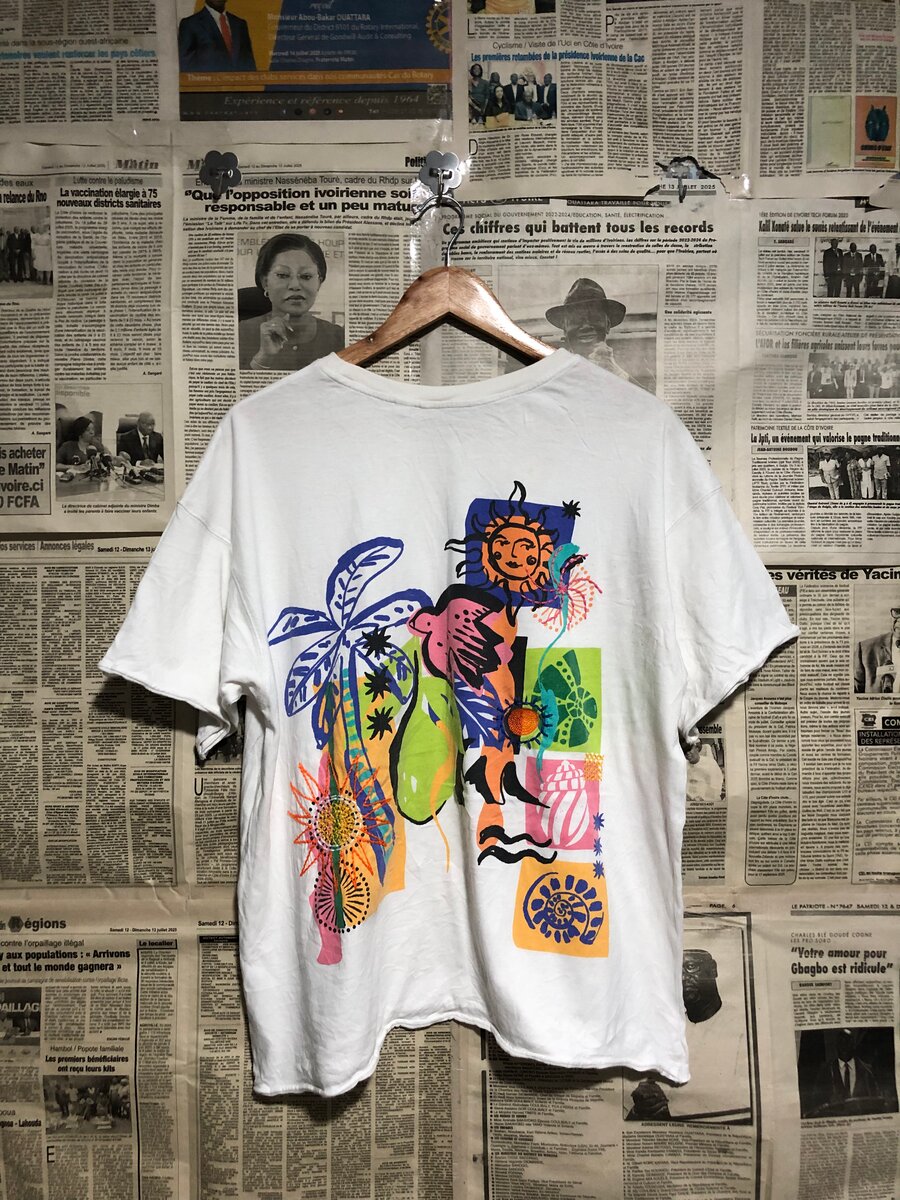 T-shirt blanc imprimé artistique