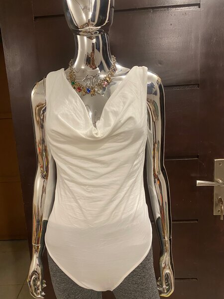 Body féminin élégant