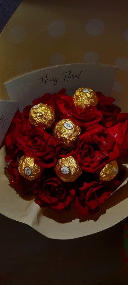 Bouquet 10 roses et 6chocolats