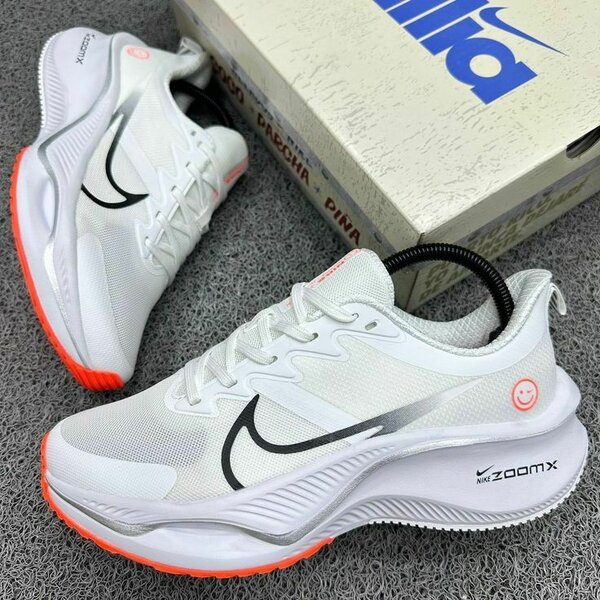 NIKE ZOOM I6