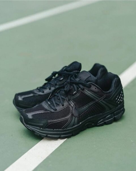 Nike vomero 5
