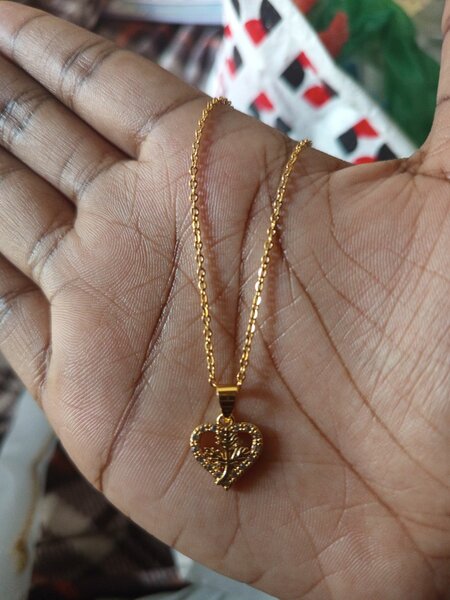 Heart pendant necklace