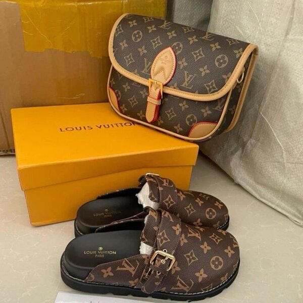 Mules Louis Vuitton en cuir marron