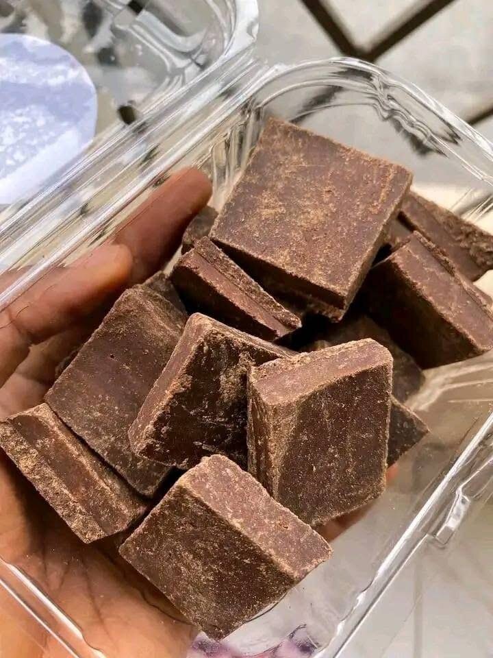 NOIR BRUT EN GRO 100 a 3000f