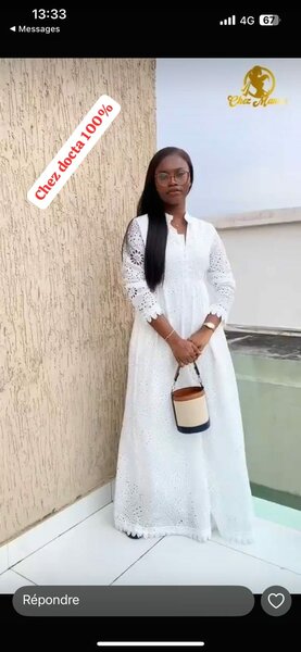 Robe longue en dentelle blanche