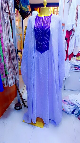 Robe longue asymétrique élégante