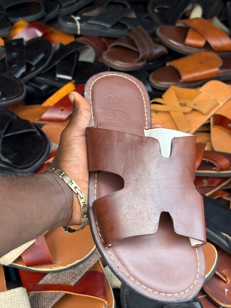 Sandales en cuir marron