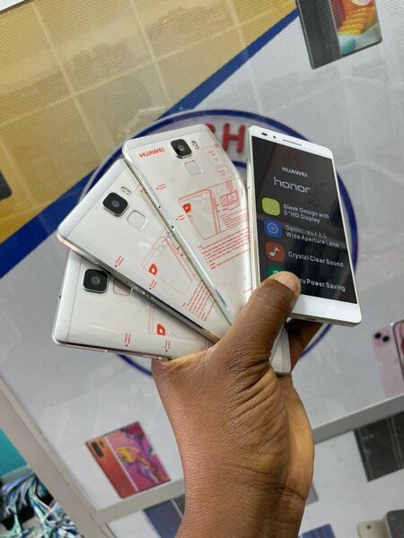 HUAWEI HONOR 7 QUASI NEUF 64GIGA/4GIGA RAM