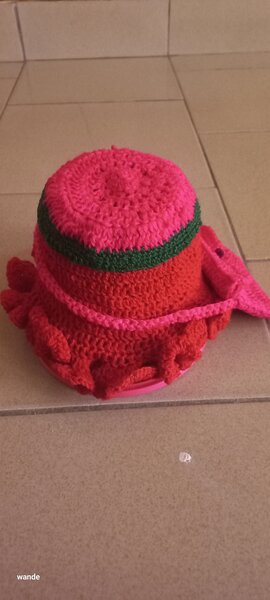 Chapeau crocheté coloré