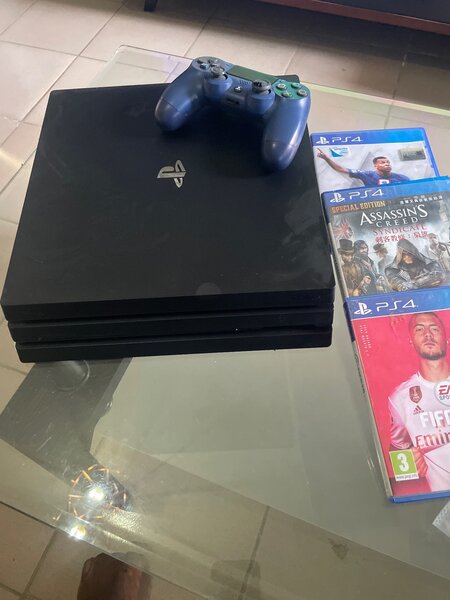 PS4 PRO 