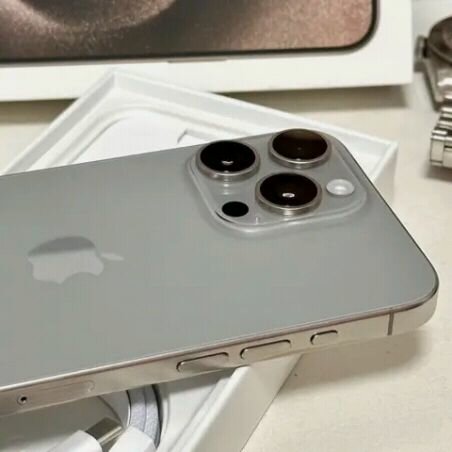 Apple iPhone 15 Pro Max gris