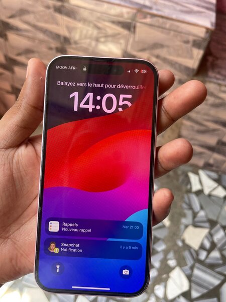 iPhone 15 simple Rose 128giga.