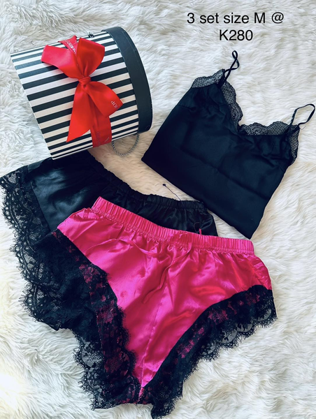 Lingerie noir violet