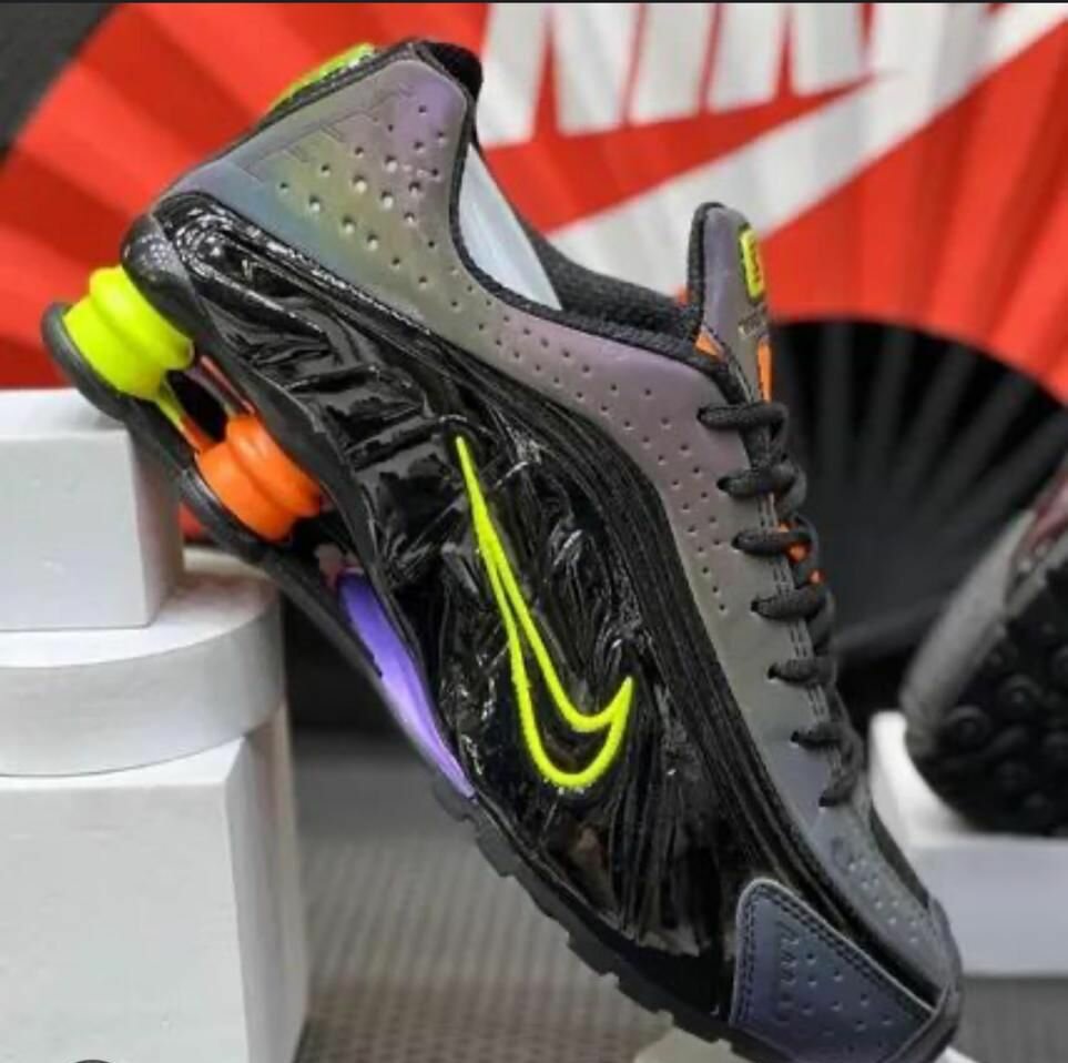 Baskets de sport modernes nike