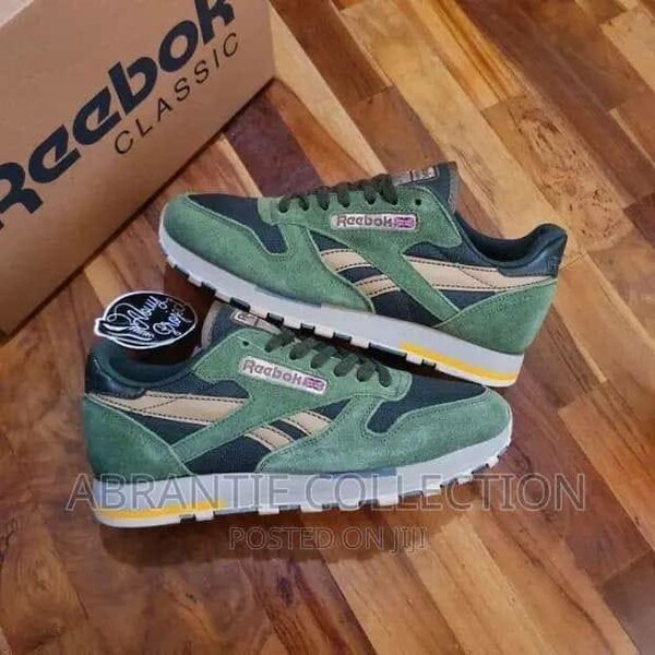 REEBOK CLASSIC .