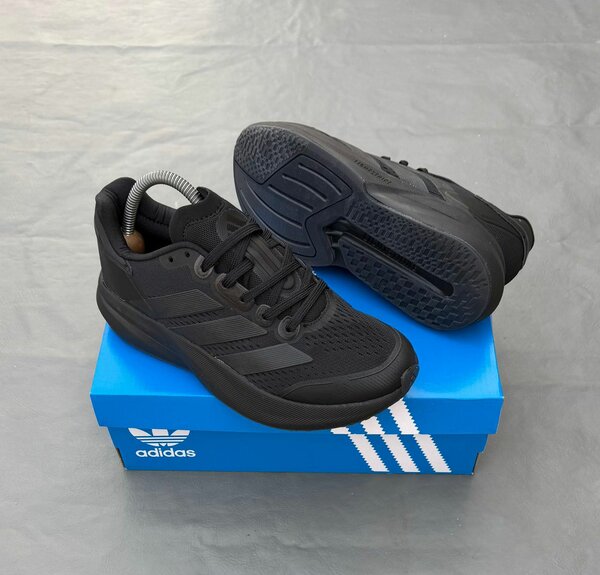 Chaussures Adidas noires homme